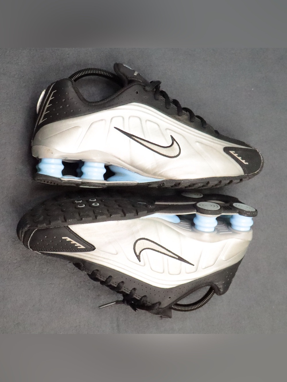 Nike Shox R4 Youth Size 7Y Womens 8.5 Metallic Silver Black Blue CW2626-004 - Picture 11 of 15